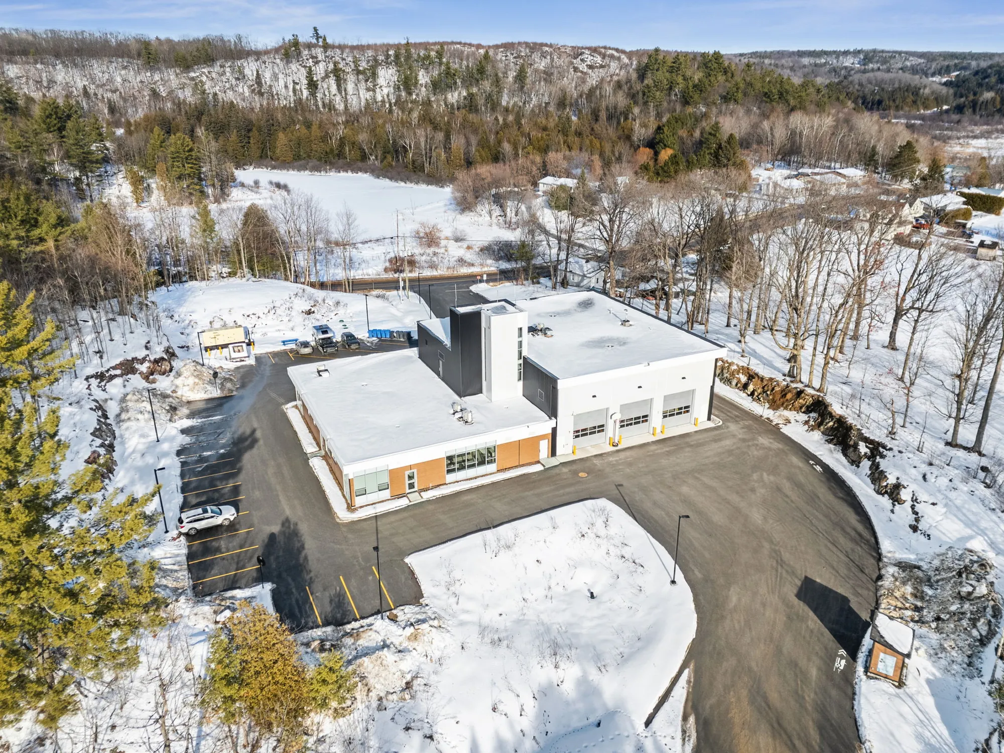 Vue aérienne de la caserne de pompiers du secteur Perkins en hiver